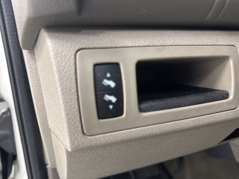 Used 2009 Jeep Commander Sport image 11