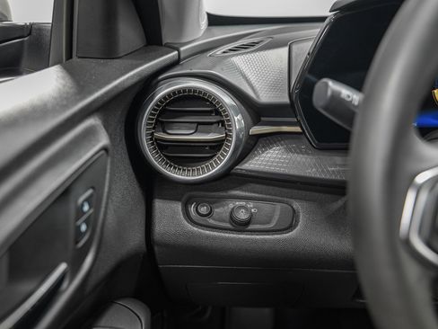 Used 2025 Chevrolet Trax ACTIV w/ Driver Confidence Package image 17