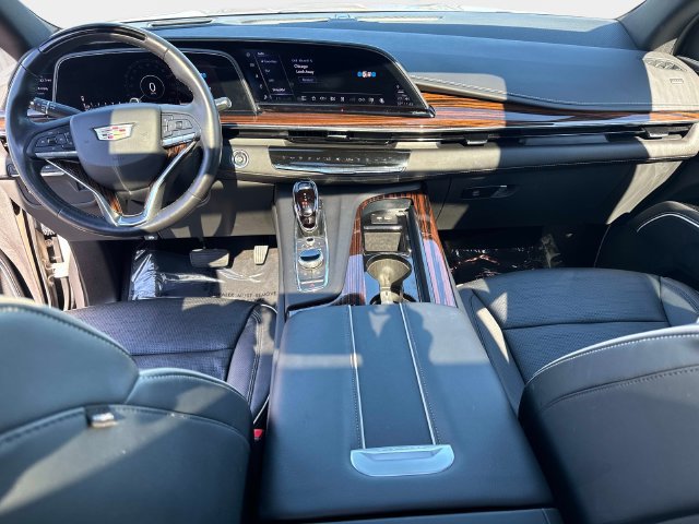 Used 2023 Cadillac Escalade Premium Luxury AWD/4WD image 18