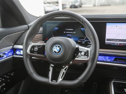 Used 2026 BMW i7 xDrive60 w/ M Sport Package RWD image 12