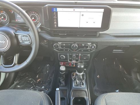 Used 2024 Jeep Wrangler Willys image 16