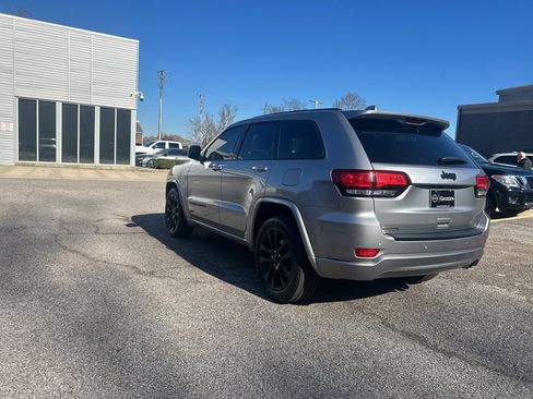 Used 2018 Jeep Grand Cherokee Altitude image 5