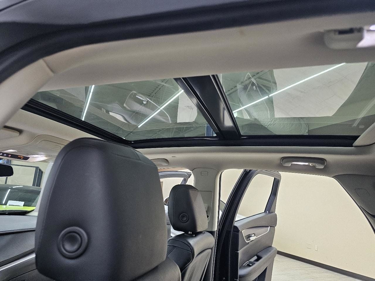 Used 2017 Cadillac XT5 Premium Luxury w/ LPO, Wheel Lock Package FWD image 37