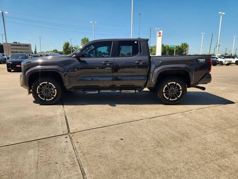 Certified 2025 Toyota Tacoma TRD Sport AWD/4WD image 4