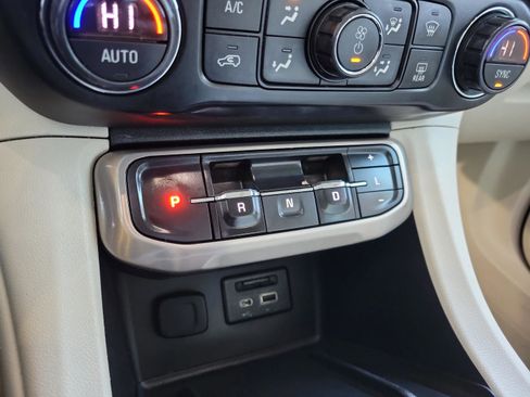 Used 2020 GMC Acadia Denali w/ Technology Package image 16