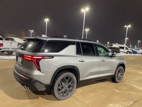 Used 2024 Chevrolet Traverse RS image 3