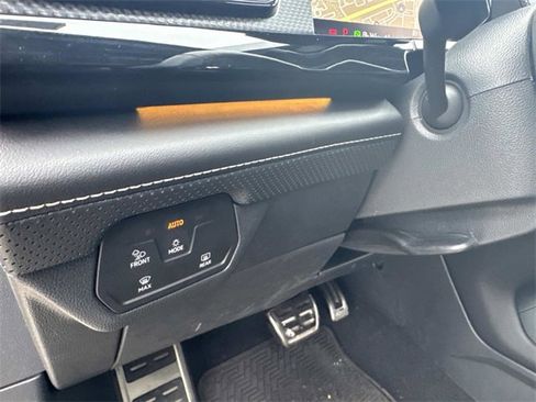 Used 2024 Volkswagen Atlas Cross Sport SEL R-Line image 32