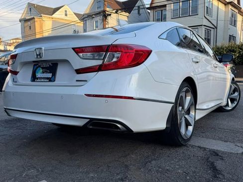 Used 2018 Honda Accord Touring image 6