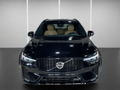 Used 2023 Volvo XC60 B5 Ultimate w/ Protection Package Premier image 2