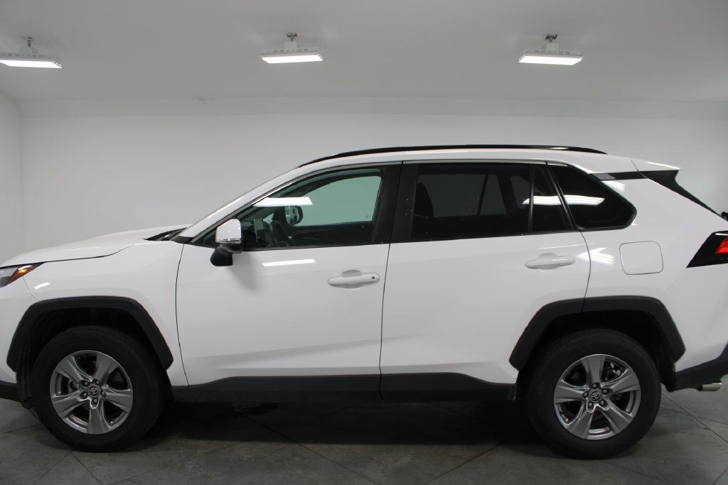 Used 2025 Toyota RAV4 XLE AWD/4WD image 6