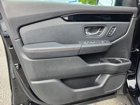 Certified 2025 Honda Pilot TrailSport image 19