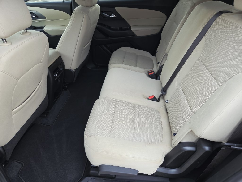 Used 2023 Chevrolet Traverse LS FWD image 15