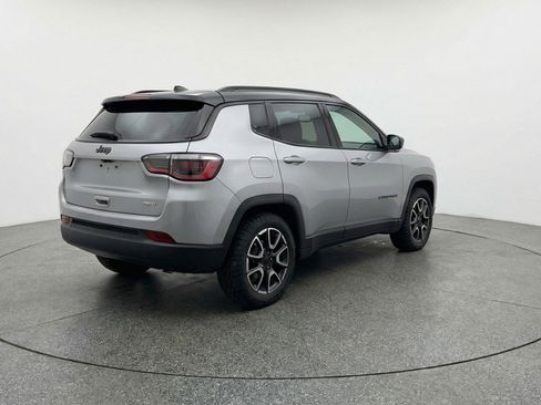 Used 2025 Jeep Compass Trailhawk AWD/4WD image 9