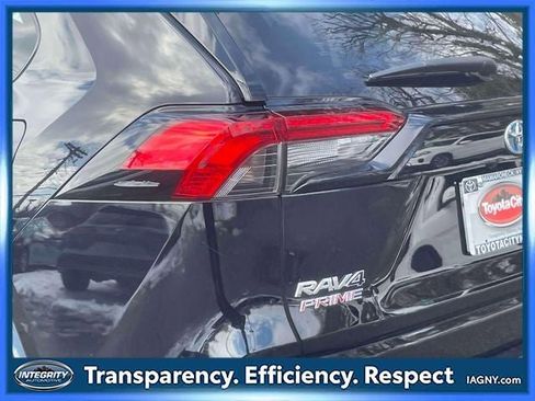 Used 2022 Toyota RAV4 SE w/ Weather & Moonroof Package image 11