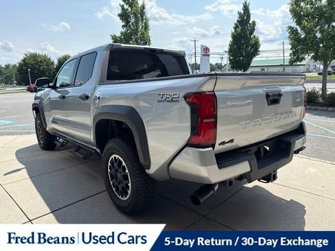 Used 2025 Toyota Tacoma TRD Off-Road AWD/4WD image 15