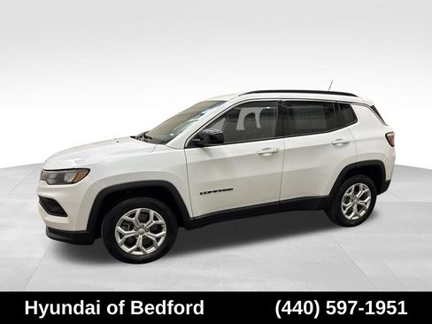 Used 2024 Jeep Compass Latitude AWD/4WD image 9