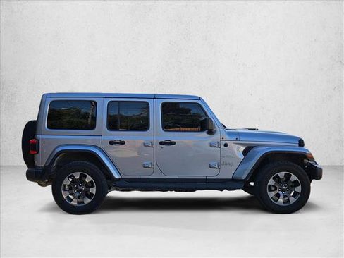 Used 2018 Jeep Wrangler Unlimited Sahara w/ LED Lighting Group AWD/4WD image 4