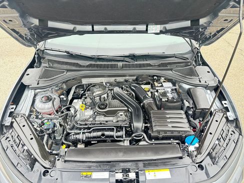 Used 2025 Volkswagen Jetta SE image 32