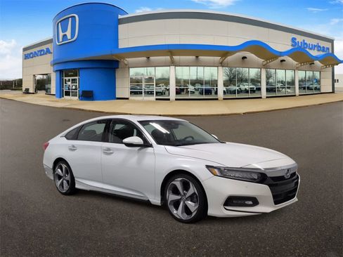 Used 2018 Honda Accord Touring image 2
