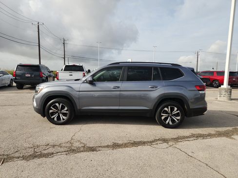 Used 2025 Volkswagen Atlas SE FWD image 4