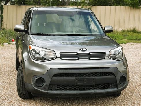Used 2017 Kia Soul FWD image 1