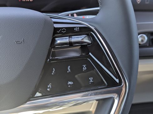 New 2026 Cadillac Vistiq Sport image 40