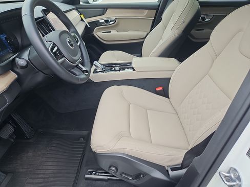 Used 2026 Volvo XC90 B6 Plus w/ Protection Package Premier AWD/4WD image 32