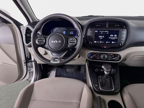 Certified 2025 Kia Soul LX w/ LX Technology Package FWD image 21