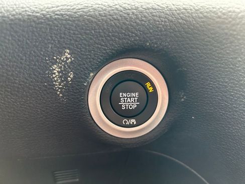 New 2026 Chrysler Pacifica Limited image 17