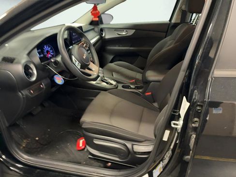 Used 2023 Kia Forte LXS image 2