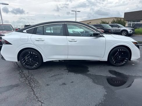 New 2026 Nissan Sentra SR FWD image 6
