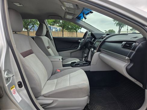 Used 2012 Toyota Camry LE FWD image 28