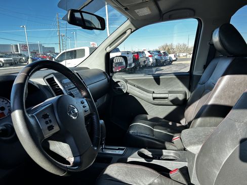 Used 2012 Nissan Xterra PRO-4X w/ Pro-4x Leather Pkg image 9