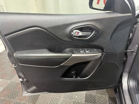 Used 2019 Jeep Cherokee High Altitude AWD/4WD image 22
