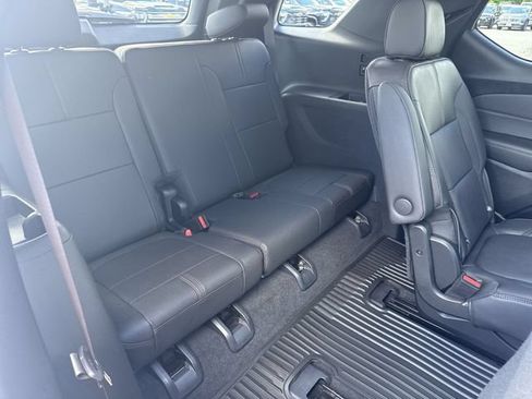 Used 2023 Chevrolet Traverse RS AWD/4WD image 28