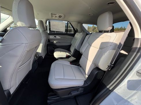 Used 2026 Ford Explorer Active w/ Active Comfort Package AWD/4WD image 15