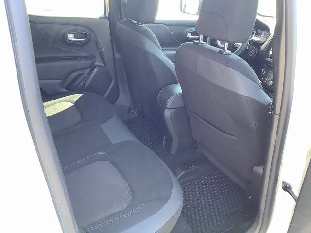 Used 2023 Jeep Renegade Latitude AWD/4WD image 30