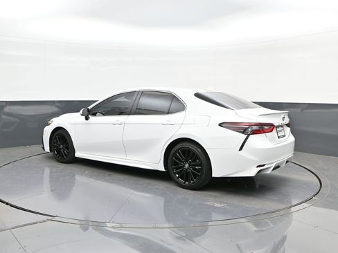 Used 2023 Toyota Camry SE image 5