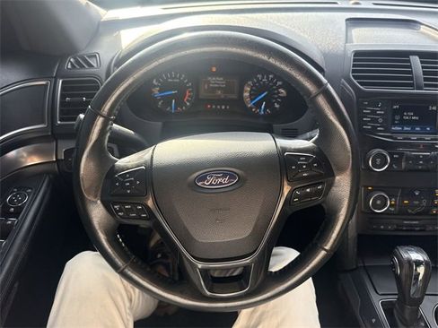 Used 2018 Ford Explorer XLT image 14