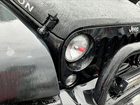 Used 2015 Jeep Wrangler Unlimited Rubicon AWD/4WD image 31