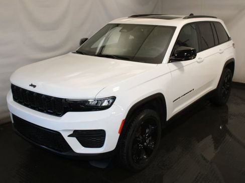 Used 2024 Jeep Grand Cherokee Altitude AWD/4WD image 1