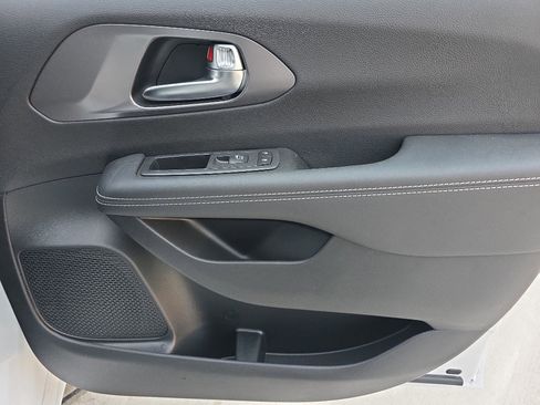 New 2026 Chrysler Pacifica Select image 22