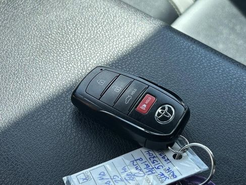 Used 2025 Toyota Camry SE image 26