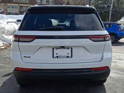 Used 2023 Jeep Grand Cherokee Altitude image 5