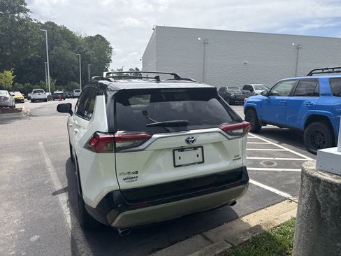 Used 2022 Toyota RAV4 XSE AWD/4WD image 9