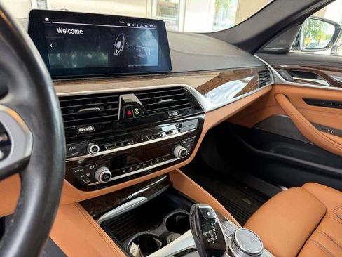 Used 2020 BMW M550i xDrive w/ Parking Assistance Package AWD/4WD image 14