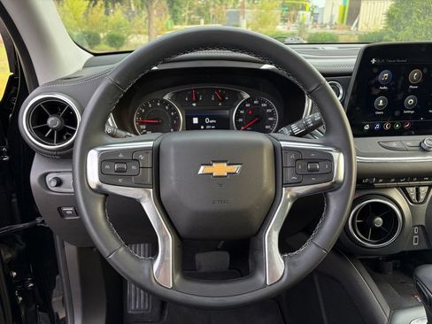Used 2025 Chevrolet Blazer LT w/ Sound & Technology Package FWD image 16