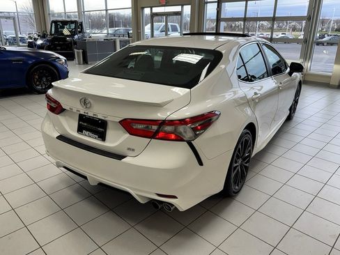 Used 2018 Toyota Camry SE w/ Moonroof Package FWD image 66