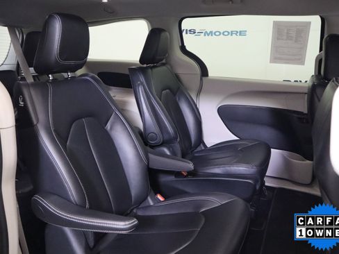 Used 2024 Chrysler Pacifica Select image 19