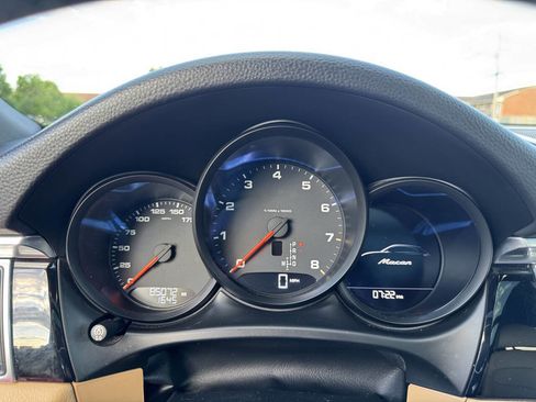 Used 2017 Porsche Macan image 39